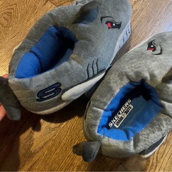 Skechers Kids Shark Slippers - Gray and Blue Size 2-3 - Picture 9 of 9